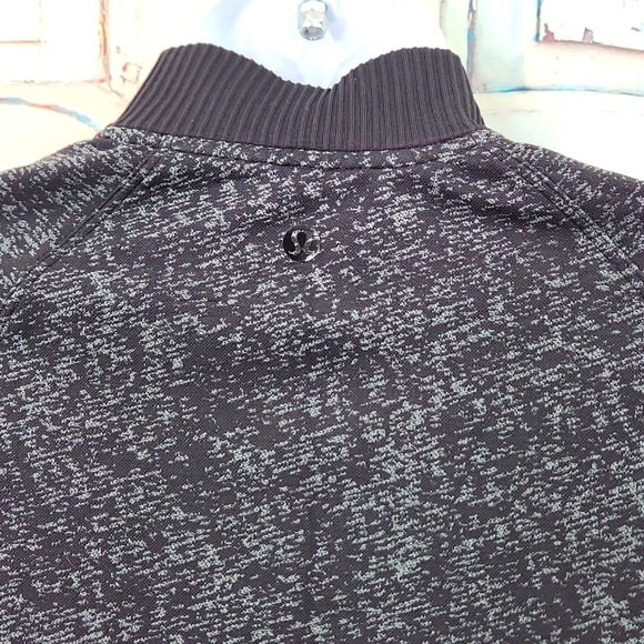 Lululemon Restless half zip long sleeve pullover in black & gray - Picture 5 of 7